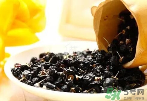黑枸杞怎么喝效果好,黑枸杞的食用方法及疗效
