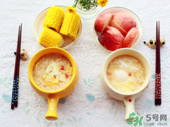 玉米和桃子能一起吃吗,桃子和玉米可以一起吃吗