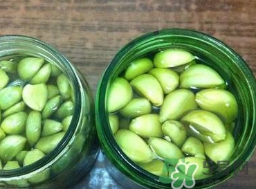 大蒜泡白酒有什么功能,白酒泡大蒜的功效和作用
