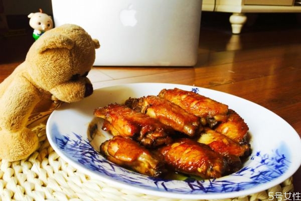 鸡翅可以吃吗,鸡翅什么人不能吃 鸡翅可以吃吗,鸡翅什么人不能吃