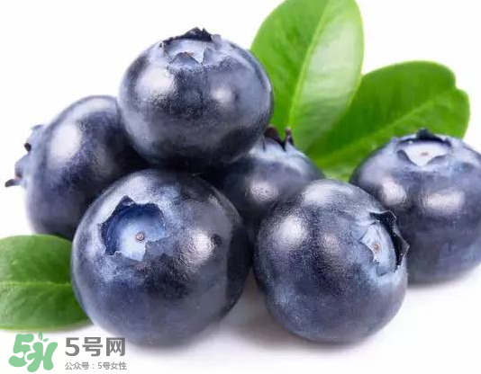 蓝莓和梨能一起吃吗,蓝莓和梨能一起吃吗可以一起榨汁吗