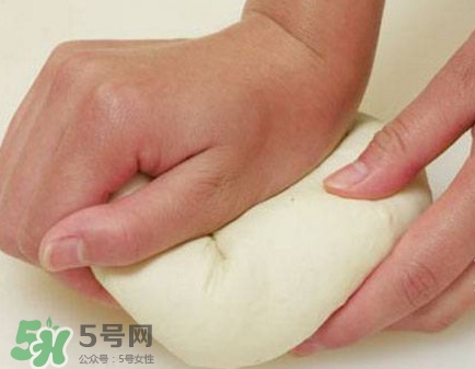 油炸韭菜盒子的做法和面,韭菜盒子用什么面粉做最好 油炸韭菜盒子的做法和面,韭菜盒子用什么面粉做最好