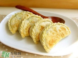 请问一下韭菜盒子怎么做,菜盒子怎么做又软又好吃视频