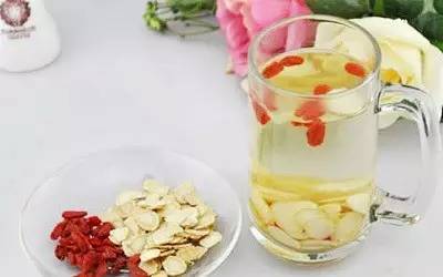 什么人不能喝黄芪水吗,什么人不能喝黄芪水吃凉皮能不能降血糖