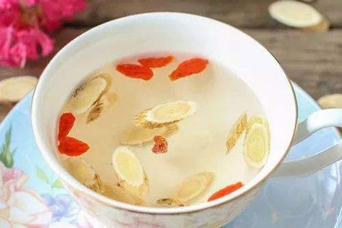 黄芪和枸杞泡水喝有什么作用,黄芪泡水一次放多少片