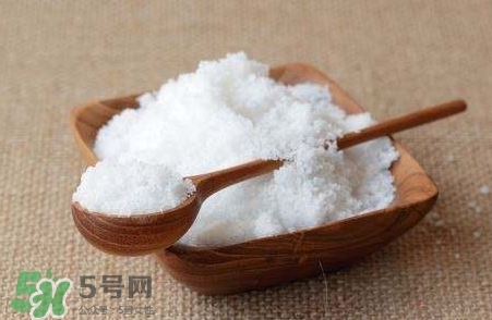 炒菜一般什么时候放盐比较合适,炒菜放盐什么时候最佳