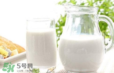 芭蕉能和牛奶一起吃吗?,牛奶可以和芭蕉一起吃吗