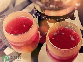 杨梅汁可以加蜂蜜吗,杨梅酒可以加蜂蜜吗