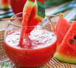 鲜榨西瓜汁可以隔夜吗,鲜榨西瓜汁可以隔夜喝吗 鲜榨西瓜汁可以隔夜吗,鲜榨西瓜汁可以隔夜喝吗