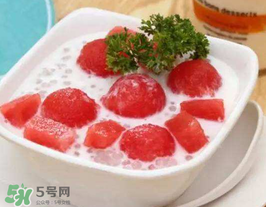 西瓜汁可以加牛奶吗,西瓜汁可以加牛奶吗和什么搭配好喝