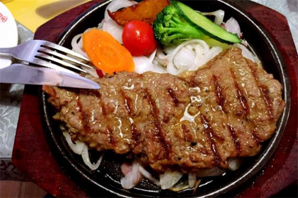 nyx定妆喷雾黑管评测(nyx定妆喷雾黑色白色哪个好)