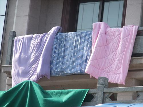 为什么晒过的被子有味道(为什么晒过的被子会有味道)