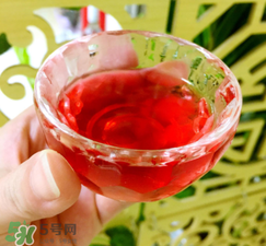 杨梅酒可以放蜂蜜吗吃了有什么作用,杨梅酒可以放蜂蜜吗?