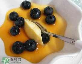 蓝莓和鸡蛋能一起吃吗,蓝莓和鸡蛋能一起吃吗怀孕的时候闻到木材味道