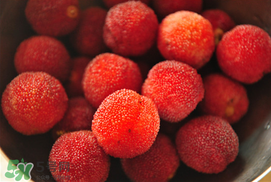 吃杨桃中毒如何解毒,杨梅酒中毒有什么症状