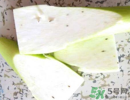 篙芭里面有黑点是怎么回事,芭乐有黑点可以吃吗