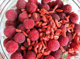 杨梅和枸杞能一起泡酒吗?,杨梅酒可以加枸杞一起泡