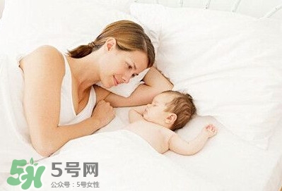 产后坐月子鲫鱼汤的做法,坐月子吃什么鱼汤下奶下的快