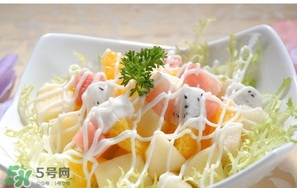 水果沙拉用沙拉酱还是酸奶好,水果沙拉放什么酸奶