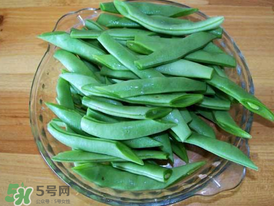 怎样干煸四季豆才好吃,四季豆要焯水吗?