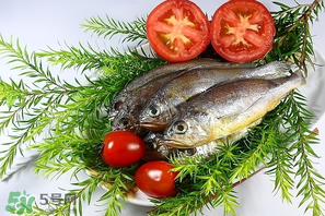 小黄鱼不能和什么一起吃吗,小黄鱼不能和什么一起吃过敏