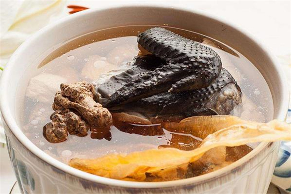 乌鸡花胶汤怎么炖最有营养,乌鸡和花胶可以煲汤吗