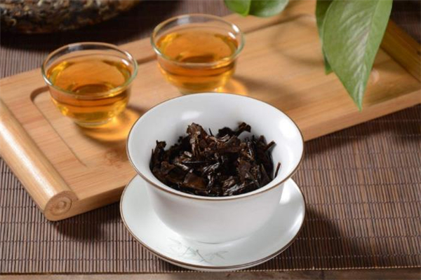 白茶每天喝多少比较好,老白茶适合什么时间喝