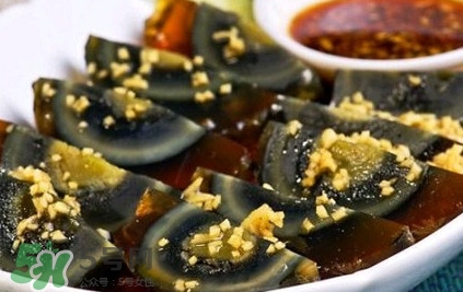 松花蛋是熟的吗可以直接吃吗,松花蛋是熟的吗