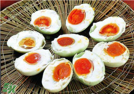 如何腌制咸鸭蛋好吃,咸鸭蛋和鸡蛋哪个有营养