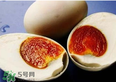 咸鸭蛋放久了还能吃吗?,咸鸭蛋放久了还能吃吗里面白的