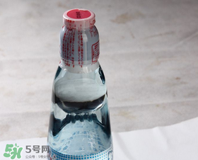 怎么把波子汽水里的弹珠拿出来,如何把弹珠汽水里的弹珠拿出来