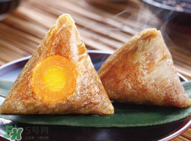 包粽子的蛋黄怎么处理才不硬,包粽子的蛋黄怎么处理窍门