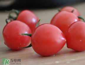 西红柿有什么功效和作用,经常吃西红柿有什么好处和坏处 西红柿有什么功效和作用,经常吃西红柿有什么好处和坏处