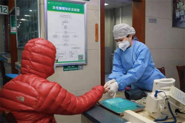 咳嗽是肺炎吗(咳嗽引起的肺炎有哪些症状)