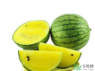 黄瓤西瓜是不是转基因食品,黄瓤西瓜是杂交出来的吗
