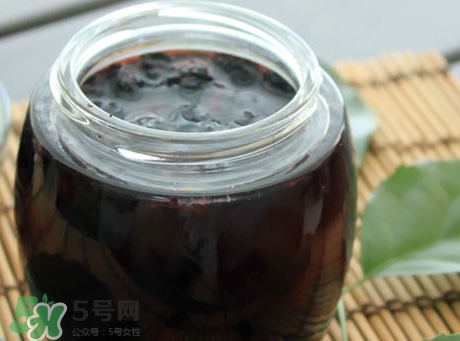 桑葚不能和什么一起吃?,桑葚和什么在一起吃最好