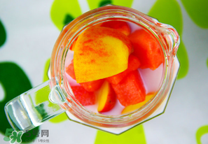 油桃和牛奶能一起吃吗?,核桃油和牛奶能一起吃吗