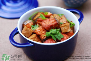 三文鱼头汤煮多久,三文鱼头煲汤