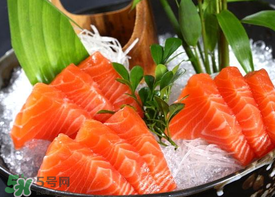 冰箱里面的三文鱼可以放多久,冷冻三文鱼可以放多久 冰箱里面的三文鱼可以放多久,冷冻三文鱼可以放多久