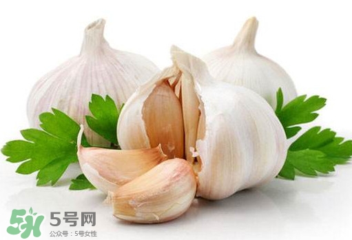 发了芽的蒜头能生吃吗,长芽的大蒜头能生吃吗