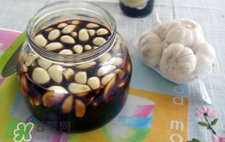 蒜头泡醋有什么功效和作用,蒜头泡醋有什么功效一天可以吃几个