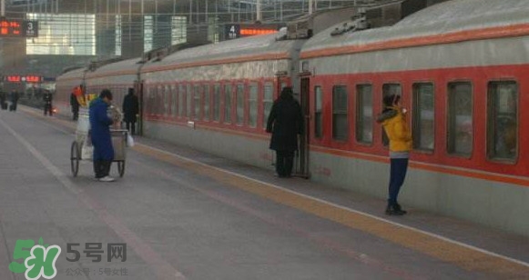 盐可以带上火车吗,火车上能带盐水吗