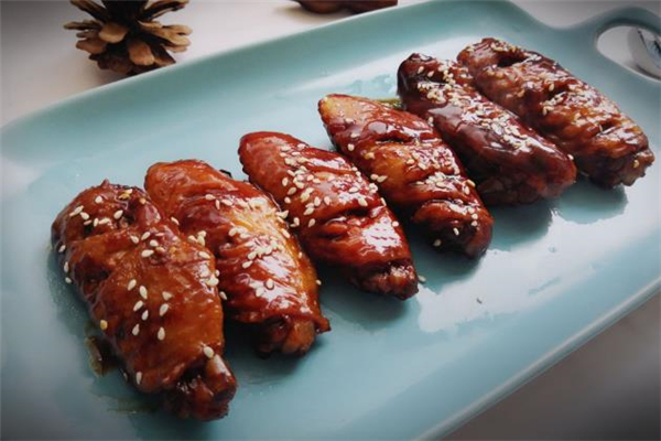 可乐鸡翅放老抽还是生抽,可乐鸡翅可以用生抽吗 可乐鸡翅放老抽还是生抽,可乐鸡翅可以用生抽吗