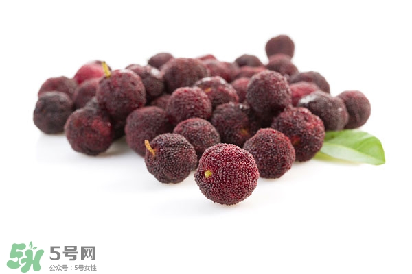 杨梅为什么要用盐水泡一泡,杨梅为什么要用盐水泡了才能吃