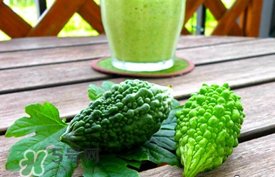 苦瓜怎么做才不苦又好吃,怎样做凉拌苦瓜