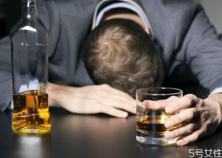 酒精中毒原因有什么(酒精中毒是什么原因)