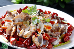 花甲和菠菜能一起吃吗?,花甲和菠菜可以一起吃吗