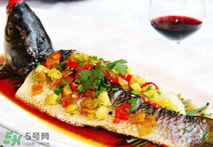 花甲可以和鱼一起吃吗,甲鱼和花甲可以一起吃吗?