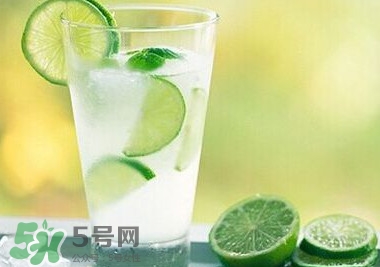 柠檬蜂蜜水的功效和作用,柠檬水什么时候喝最好减肥