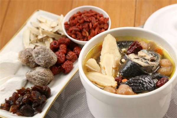 煲乌鸡汤需要飞水吗,乌鸡炖汤要不要过水